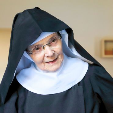 Auf dem Titelbild: Schwester Beate