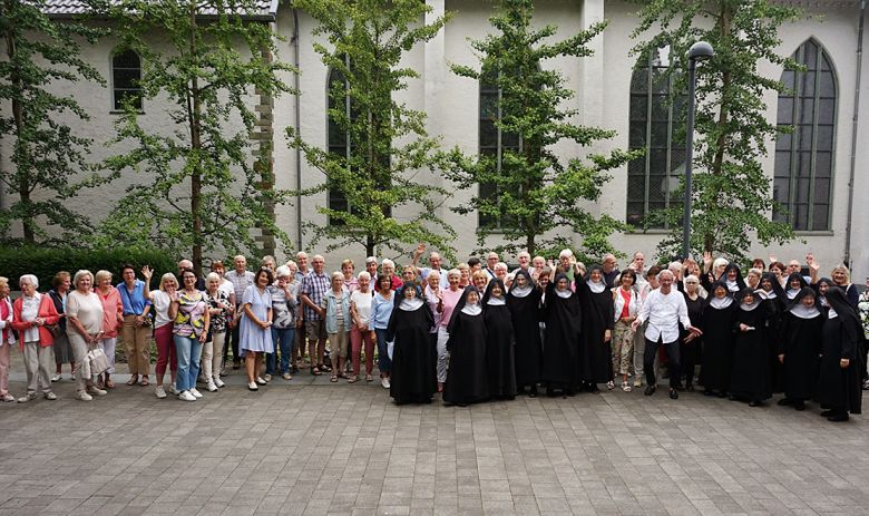 Verabschiedung auf dem Kirchplatz