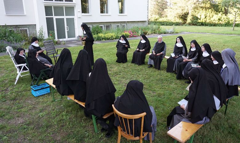 Komplet im Garten