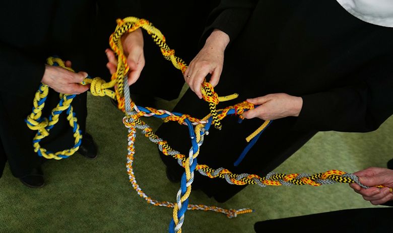 Zusammenknoten der Enden