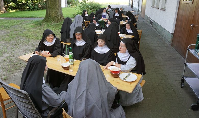 Abendessen im Hof