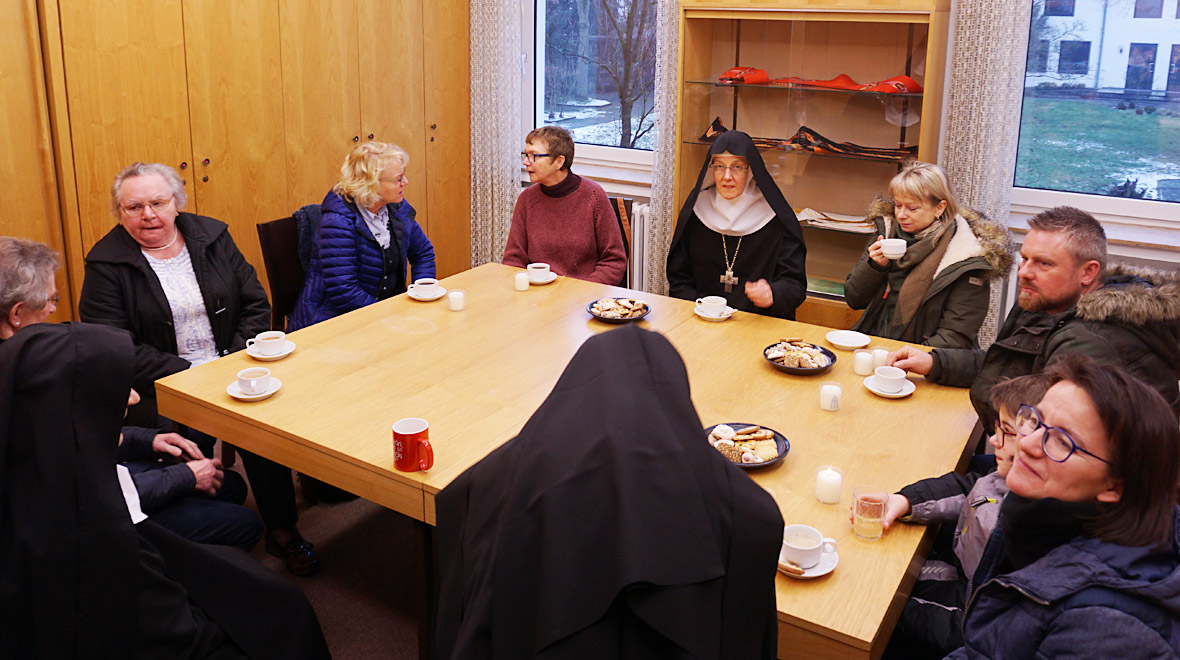Begegnung nach der Eucharistiefeier